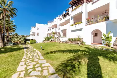 Middle Floor Apartment in Nueva Andalucía