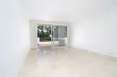 Middle Floor Apartment in Nueva Andalucía