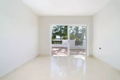 Middle Floor Apartment in Nueva Andalucía