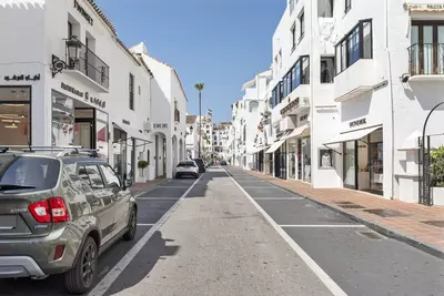 Middle Floor Apartment in Puerto Banús