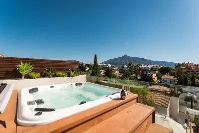 Detached Villa in Nueva Andalucía