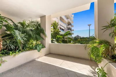 Middle Floor Apartment in Nueva Andalucía