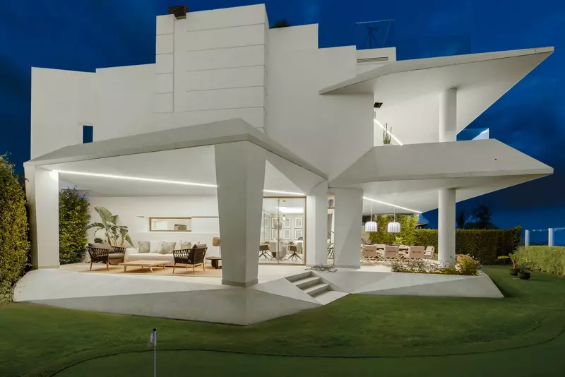 Semi-Detached House in Nueva Andalucía