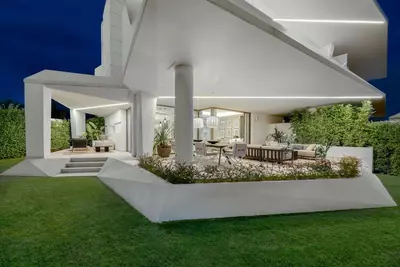 Semi-Detached House in Nueva Andalucía