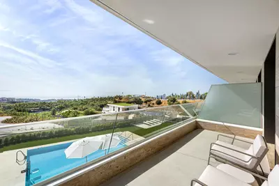Middle Floor Apartment in Estepona
