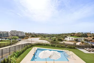 Middle Floor Apartment in Estepona
