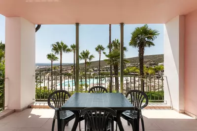 Middle Floor Apartment in Manilva