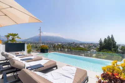 Detached Villa in Nueva Andalucía