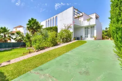 Detached Villa in Nueva Andalucía