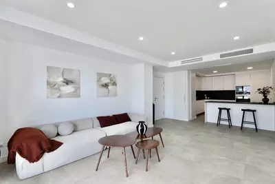 Middle Floor Apartment in Estepona