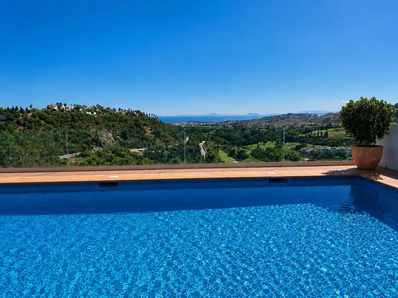 Middle Floor Apartment in Benahavís
