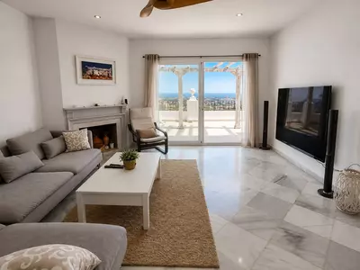Middle Floor Apartment in Benahavís