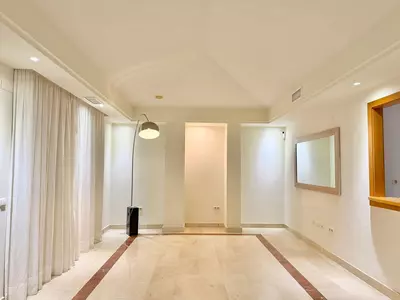Top Floor Apartment in Puerto Banús