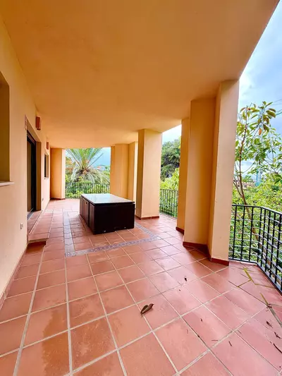 Top Floor Apartment in Puerto Banús