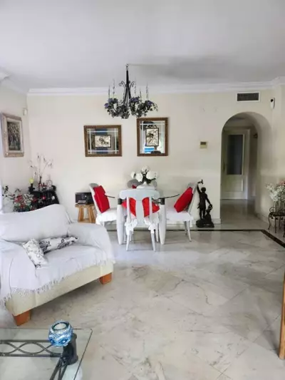 Middle Floor Apartment in Puerto Banús
