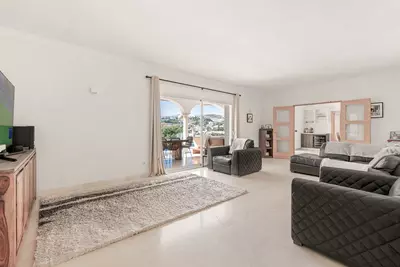 Detached Villa in El Paraiso