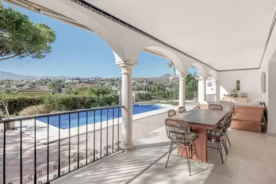 Detached Villa in El Paraiso