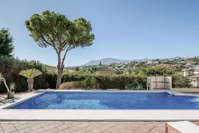 Detached Villa in El Paraiso