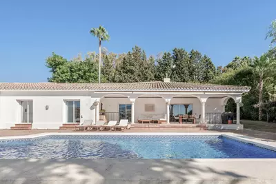 Detached Villa in El Paraiso