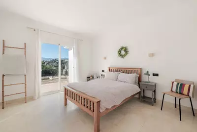Detached Villa in El Paraiso