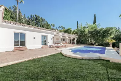 Detached Villa in El Paraiso