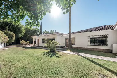 Detached Villa in El Paraiso