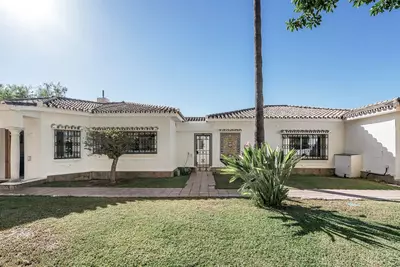 Detached Villa in El Paraiso
