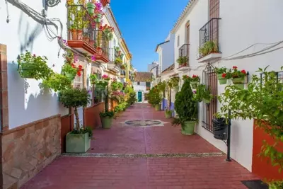 Middle Floor Apartment in Estepona