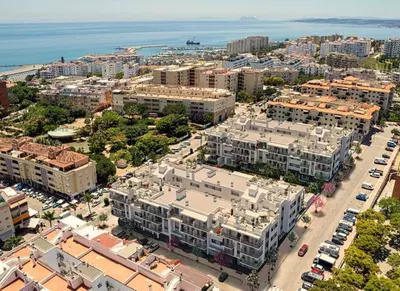 Middle Floor Apartment in Estepona
