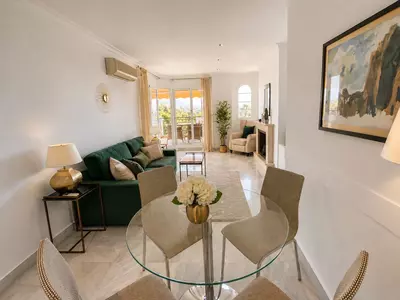 Middle Floor Apartment in Nueva Andalucía