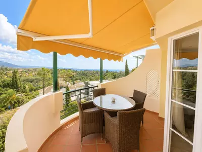 Middle Floor Apartment in Nueva Andalucía
