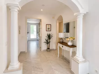 Middle Floor Apartment in Nueva Andalucía