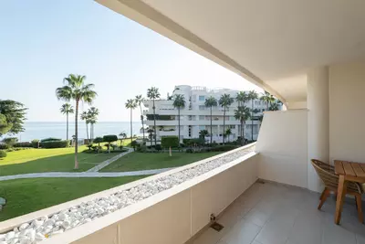 Middle Floor Apartment in Estepona