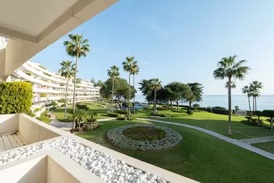 Middle Floor Apartment in Estepona