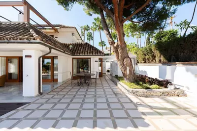 Detached Villa in Nueva Andalucía