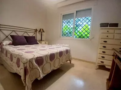 Middle Floor Apartment in Estepona