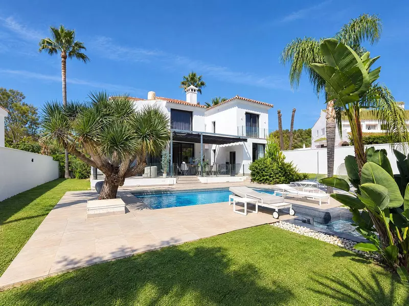 Detached Villa in Nueva Andalucía