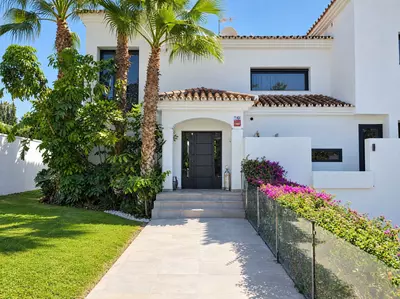 Detached Villa in Nueva Andalucía
