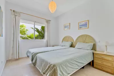 Middle Floor Apartment in Estepona