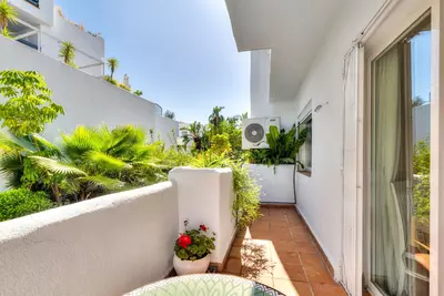 Middle Floor Apartment in Estepona