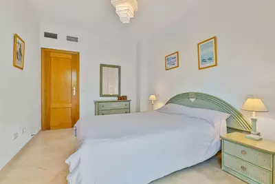 Middle Floor Apartment in Estepona