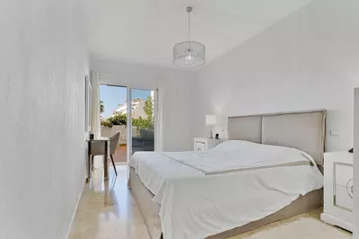 Middle Floor Apartment in Estepona