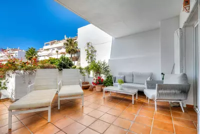 Middle Floor Apartment in Estepona