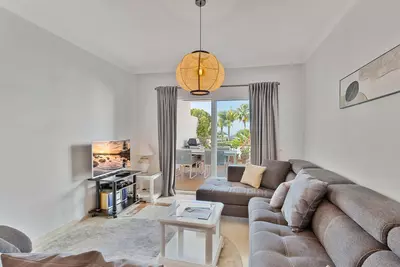 Middle Floor Apartment in Estepona