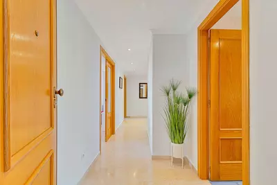 Middle Floor Apartment in Estepona