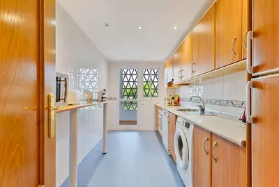 Middle Floor Apartment in Estepona