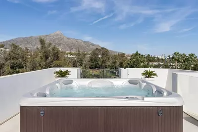 Detached Villa in Nueva Andalucía