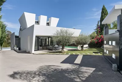Detached Villa in Nueva Andalucía