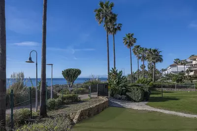 Middle Floor Apartment in Estepona