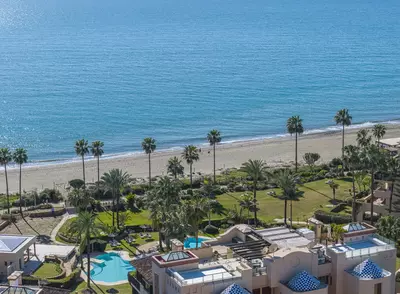 Middle Floor Apartment in Estepona